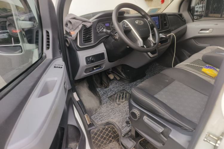 Used SAIC MAXUS Xintu V80 2023 2.0T AMT Classic Aoyuntong Power Version Short Wheelbase Ultra-Low Roof 5/6-Seater Driver Seat