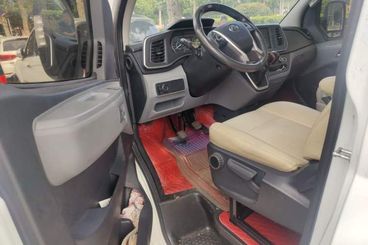Used SAIC MAXUS Xintu V80 2023 2.0T Manual Classic Aoyuntong Long Wheelbase Ultra-Low Roof 6/7/8/9-Seater Driver Seat