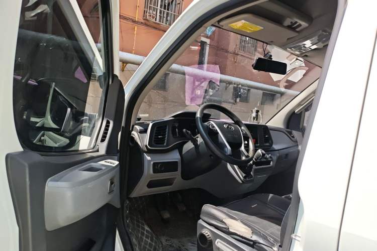 Used SAIC MAXUS Xintu V80 2023 2.0T Manual Classic Aoyuntong Long Wheelbase Mid-Height 6/7/8/9-Seater Driver Seat