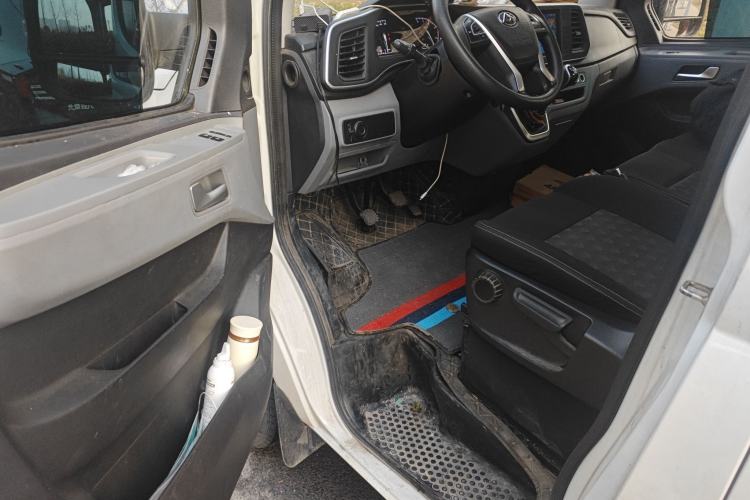 Used SAIC MAXUS Xintu V80 2023 2.0T Manual Classic Aoyuntong Long Wheelbase Mid-Height 6/7/8/9-Seater Driver Seat