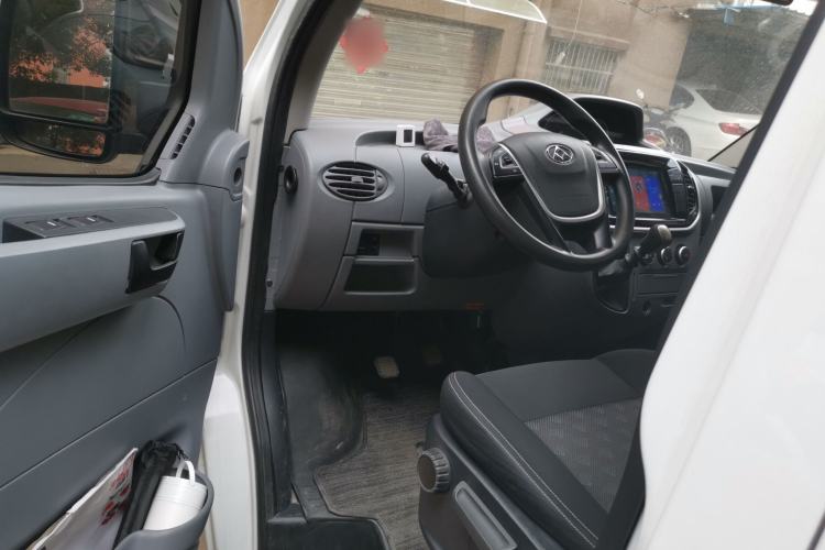 Used SAIC MAXUS Xintu V80 2023 2.0T Manual Classic Aoyuntong Short Wheelbase Ultra-Low Roof 5/6-Seater Driver Seat