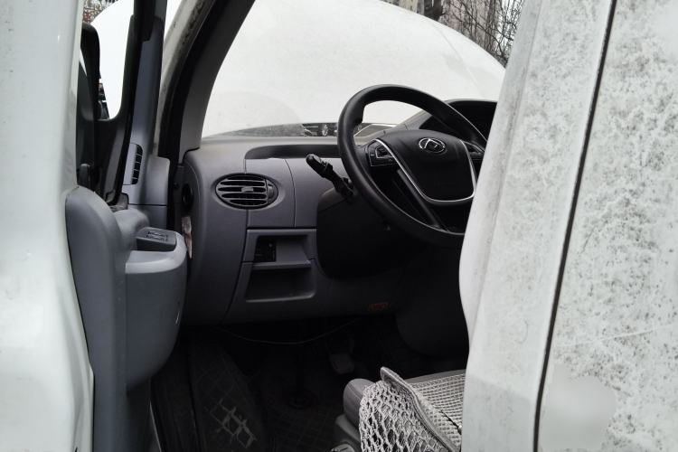 Used SAIC MAXUS Xintu V80 2023 2.0T AMT Classic City Distribution King Short Wheelbase Mid-Roof 3-Seater Driver Seat
