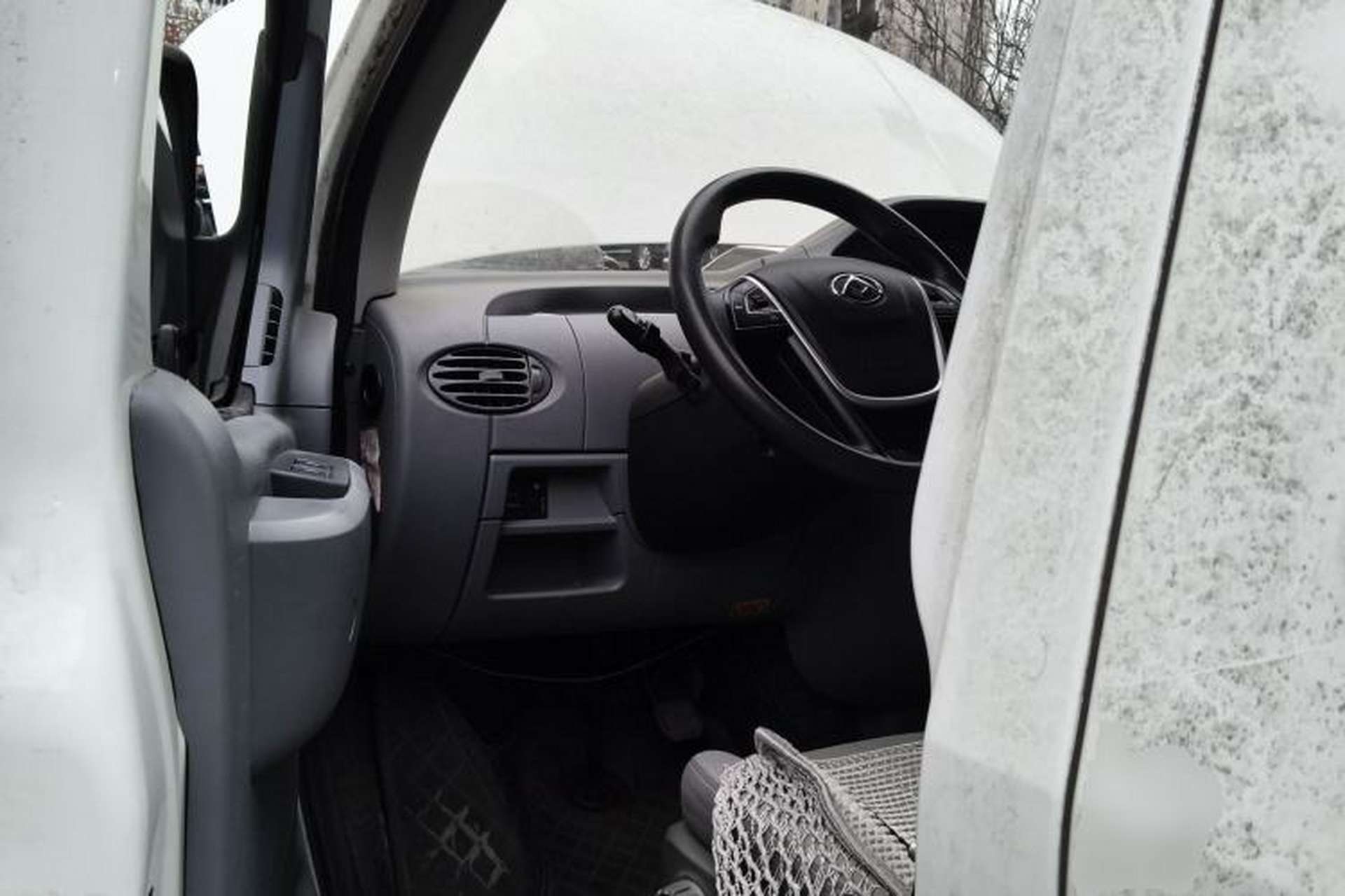 Used SAIC MAXUS Xintu V80 2023 2.0T AMT Classic City Distribution King Short Wheelbase Mid-Roof 3-Seater Driver Seat