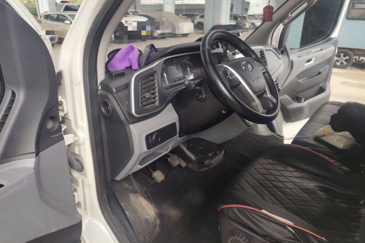 Used SAIC MAXUS Xintu V80 2023 2.0T Manual Classic Aoyuntong Short Wheelbase Ultra-Low Roof 5/6-Seater Driver Seat