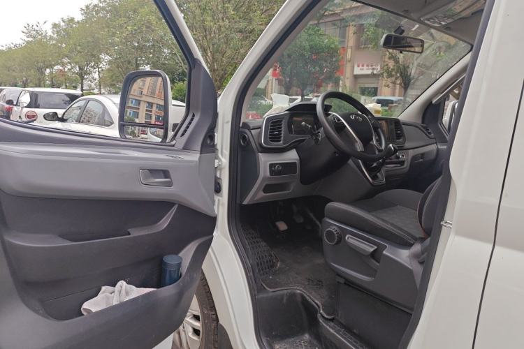 Used SAIC MAXUS Xintu V80 2023 2.0T Manual Classic Aoyuntong Long Wheelbase Mid-Height 6/7/8/9-Seater Driver Seat