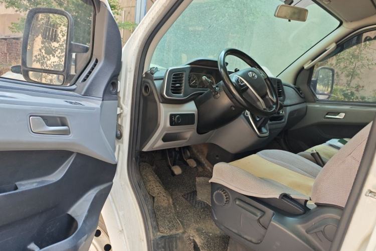 Used SAIC MAXUS Xintu V80 2023 2.0T Manual Classic Aoyuntong Long Wheelbase Mid-Height 6/7/8/9-Seater Driver Seat
