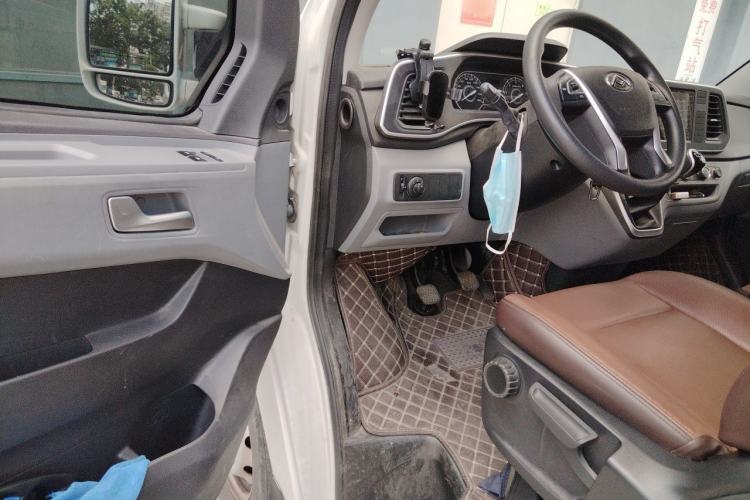 Used SAIC MAXUS Xintu V80 2023 2.0T Manual Classic Aoyuntong Power Version Long Wheelbase Mid-Roof Design 6/7/8/9-Seater Driver Seat