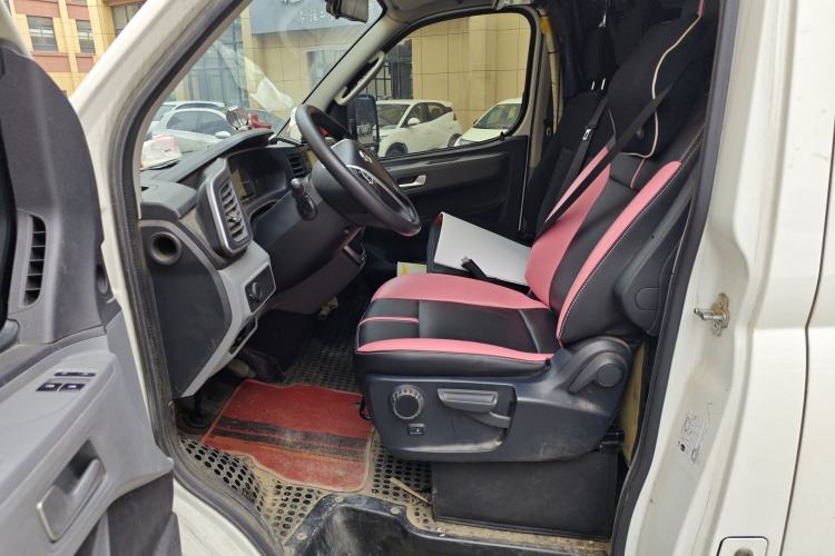 Used SAIC MAXUS Xintu V80 2023 2.0T AMT Classic Aoyuntong Long Wheelbase Mid-Height 6/7/8/9-Seater Driver Seat