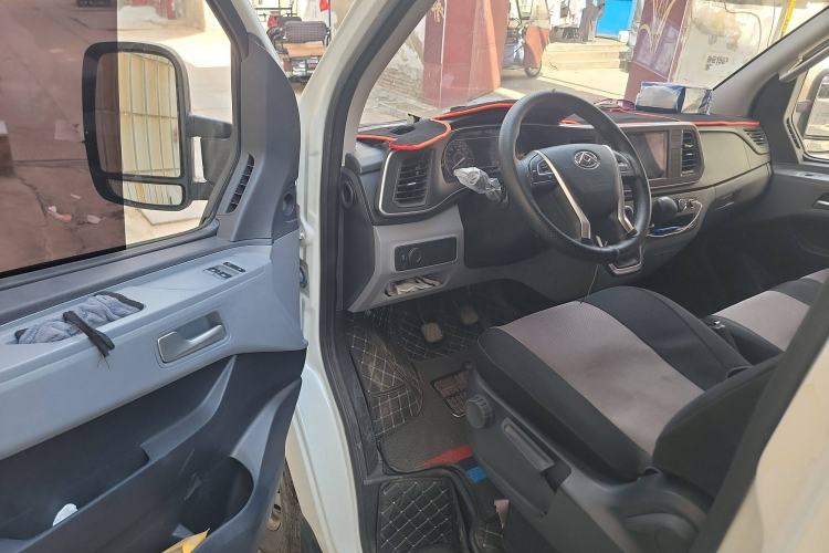 Used SAIC MAXUS Xintu V80 2023 2.0T Manual Classic Aoyuntong Long Wheelbase Mid-Height 6/7/8/9-Seater Driver Seat