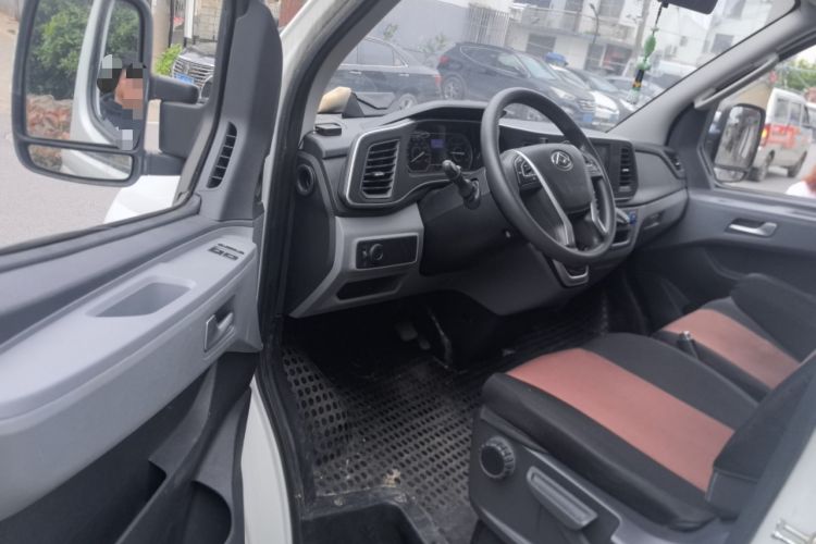 Used SAIC MAXUS Xintu V80 2023 2.0T AMT Classic Aoyuntong Long Wheelbase Mid-Height 6/7/8/9-Seater Driver Seat