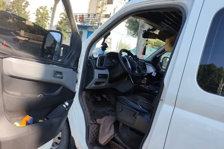 Used SAIC MAXUS Xintu V80 2023 2.0T Manual Classic Aoyuntong Long Wheelbase Mid-Height 6/7/8/9-Seater Driver Seat