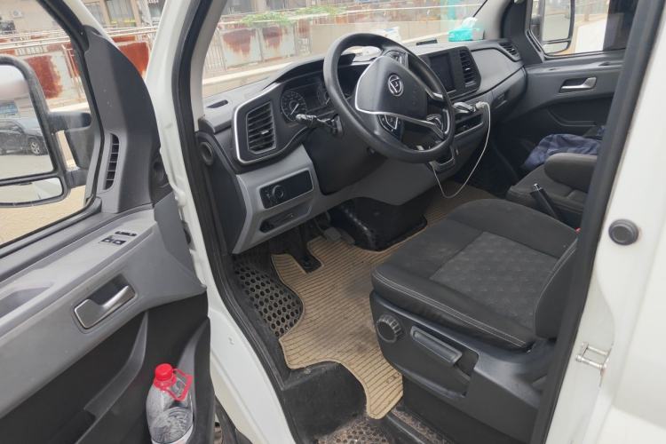 Used SAIC MAXUS Xintu V80 2023 2.0T AMT Classic Aoyuntong Long Wheelbase Ultra-Low Roof with 6/7/8/9 Seats Driver Seat