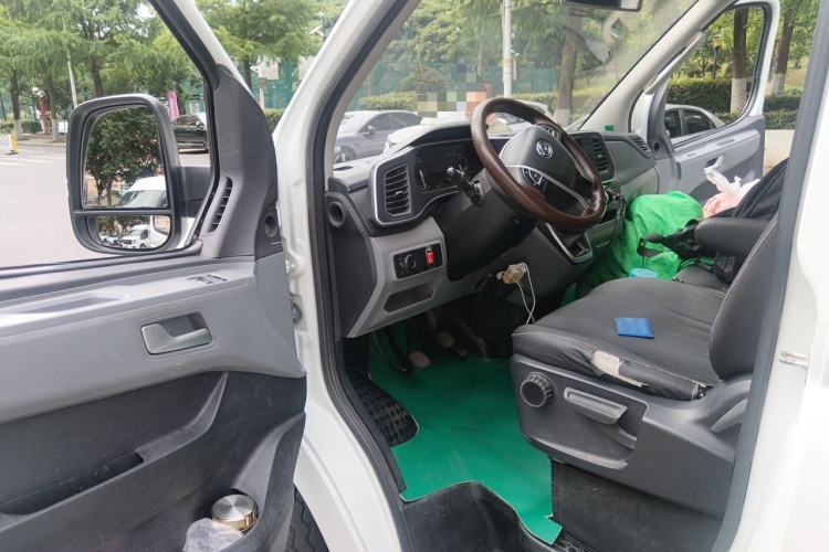 Used SAIC MAXUS Xintu V80 2023 2.0T Manual Classic Aoyuntong Long Wheelbase Mid-Height 6/7/8/9-Seater Driver Seat