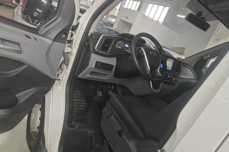 Used SAIC MAXUS Xintu V80 2023 2.0T Manual Classic Aoyuntong Long Wheelbase Mid-Height 6/7/8/9-Seater Driver Seat