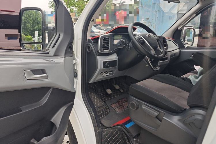 Used SAIC MAXUS Xintu V80 2023 2.0T Manual Classic Aoyuntong Long Wheelbase Mid-Height 6/7/8/9-Seater Driver Seat