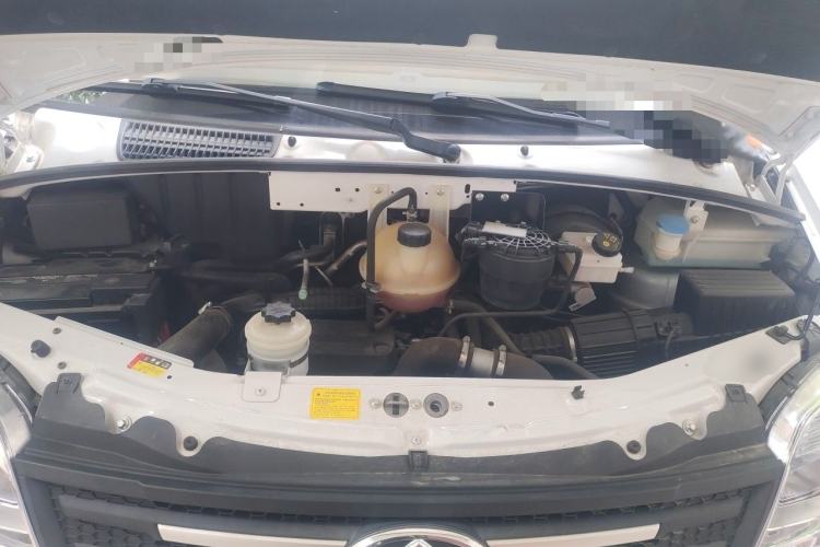Used SAIC MAXUS Xintu V80 2023 2.0T AMT Classic Aoyuntong Long Wheelbase Mid-Height 6/7/8/9-Seater Engine Bay