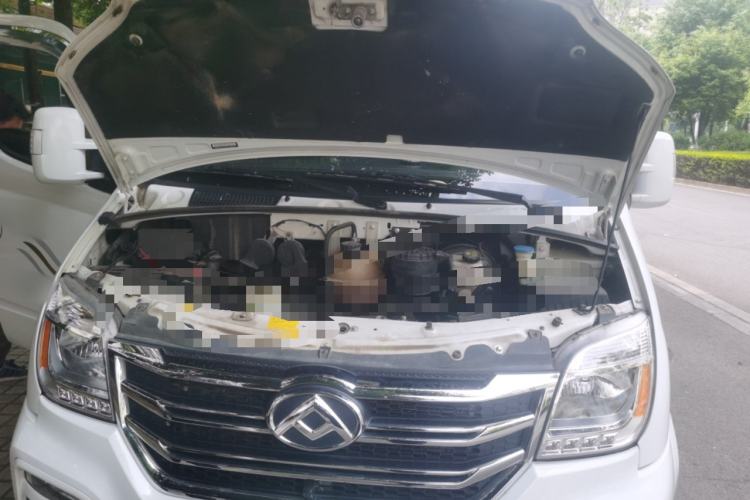 Used SAIC MAXUS Xintu V80 2023 2.0T AMT Classic Aoyuntong Short Wheelbase Ultra-Low Roof 5/6-Seater Engine Bay