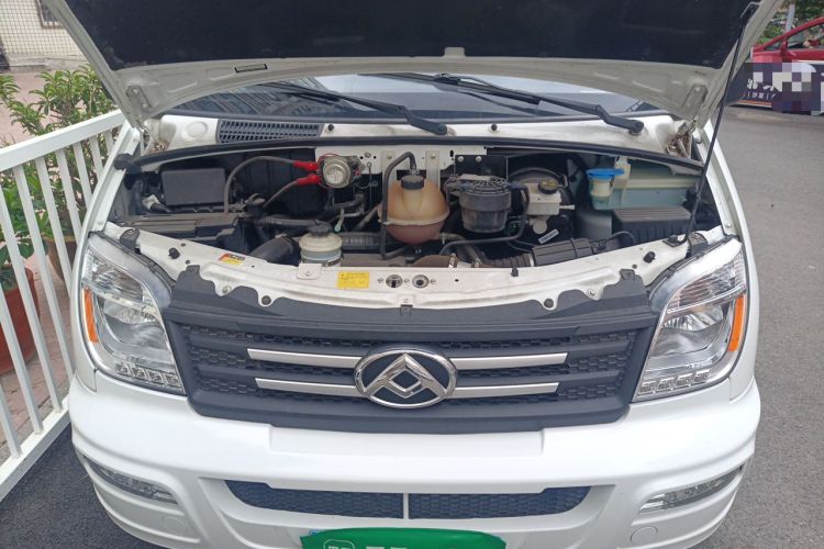 Used SAIC MAXUS Xintu V80 2023 2.0T AMT Classic Aoyuntong Long Wheelbase Mid-Height 6/7/8/9-Seater Engine Bay