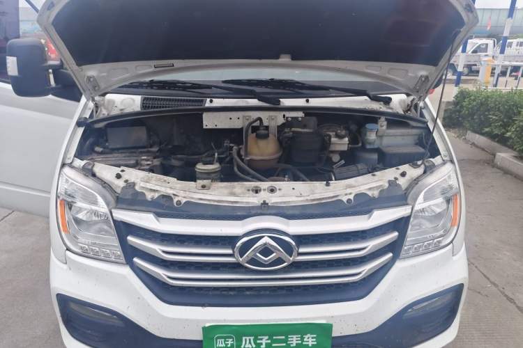 Used SAIC MAXUS Xintu V80 2023 2.0T Manual Classic Aoyuntong Long Wheelbase Mid-Height 6/7/8/9-Seater Engine Bay