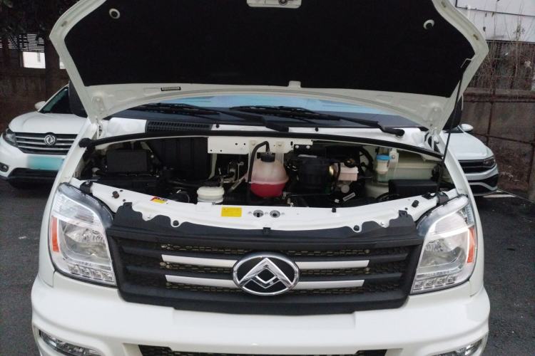 Used SAIC MAXUS Xintu V80 2023 2.0T Manual Classic Aoyuntong Short Wheelbase Mid-Roof 5/6-Seater Engine Bay