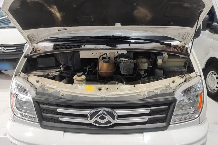 Used SAIC MAXUS Xintu V80 2023 2.0T AMT Classic Aoyuntong Short Wheelbase Mid-Roof 5/6-Seater Engine Bay