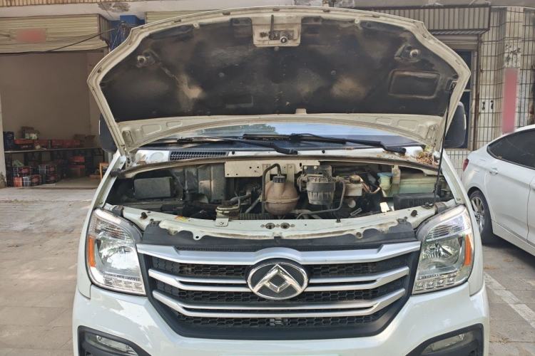 Used SAIC MAXUS Xintu V80 2023 2.0T Manual Classic City Delivery King Short Wheelbase Mid-Roof 3-Seater Engine Bay
