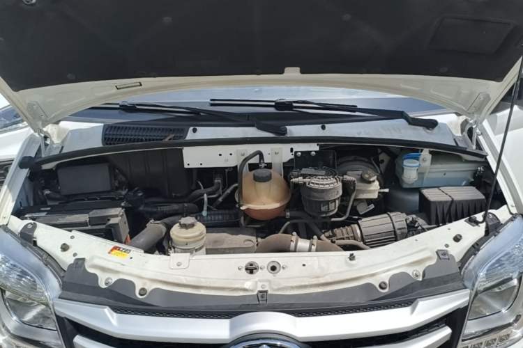 Used SAIC MAXUS Xintu V80 2023 2.0T AMT Classic Aoyuntong Short Wheelbase Mid-Roof 5/6-Seater Engine Bay