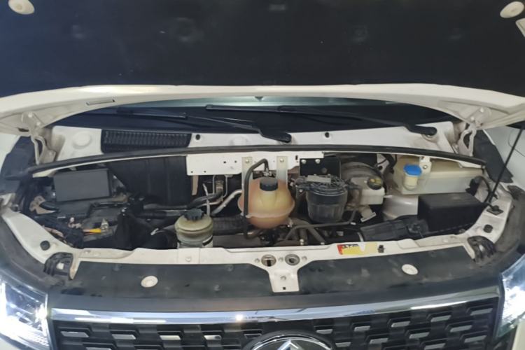Used SAIC MAXUS Xintu V80  Engine Bay