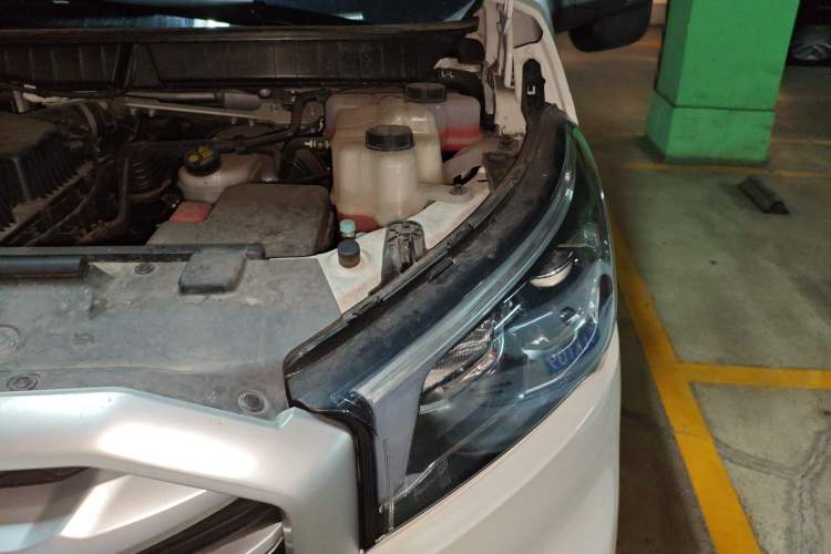 Used SAIC MAXUS Xintu V80  Engine Bay Left
