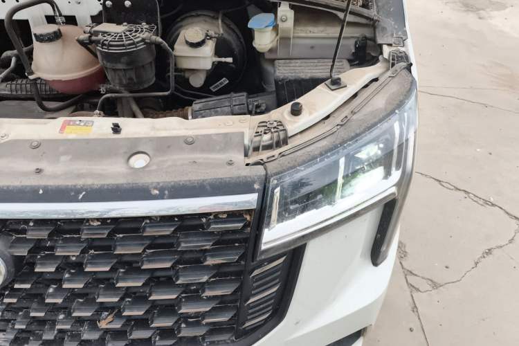 Used SAIC MAXUS Xintu V80  Engine Bay Left