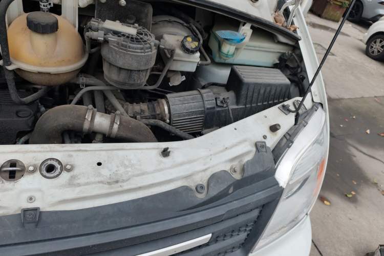 Used SAIC MAXUS Xintu V80  Engine Bay Left