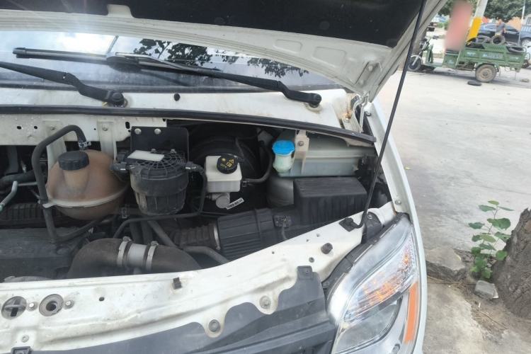 Used SAIC MAXUS Xintu V80  Engine Bay Left
