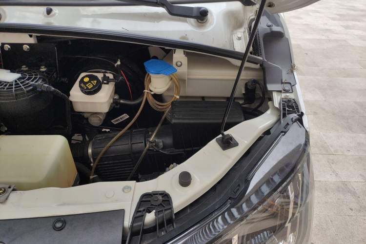 Used SAIC MAXUS Xintu V80  Engine Bay Left