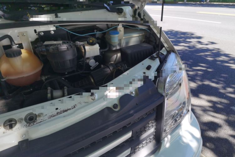 Used SAIC MAXUS Xintu V80  Engine Bay Left