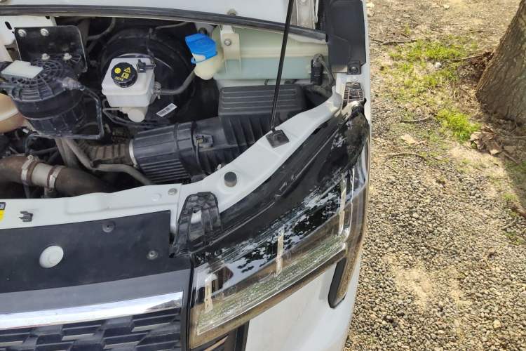 Used SAIC MAXUS Xintu V80  Engine Bay Left