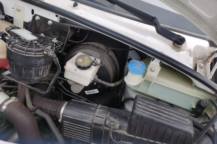 Used SAIC MAXUS Xintu V80  Engine Bay Left