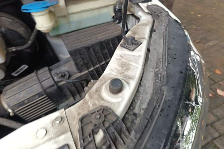 Used SAIC MAXUS Xintu V80  Engine Bay Left