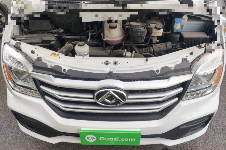 Used SAIC MAXUS Xintu V80 2023 2.0T Manual Classic Aoyuntong Short Wheelbase Mid-Roof 7/8/9-Seater Engine Bay