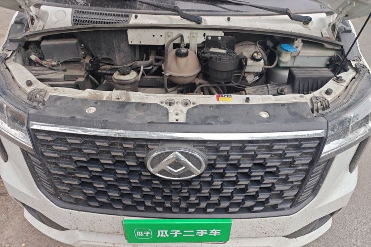 Used SAIC MAXUS Xintu V80 2023 2.0T Manual Classic Aoyuntong Long Wheelbase Ultra-Low Roof 6/7/8/9-Seater Engine Bay