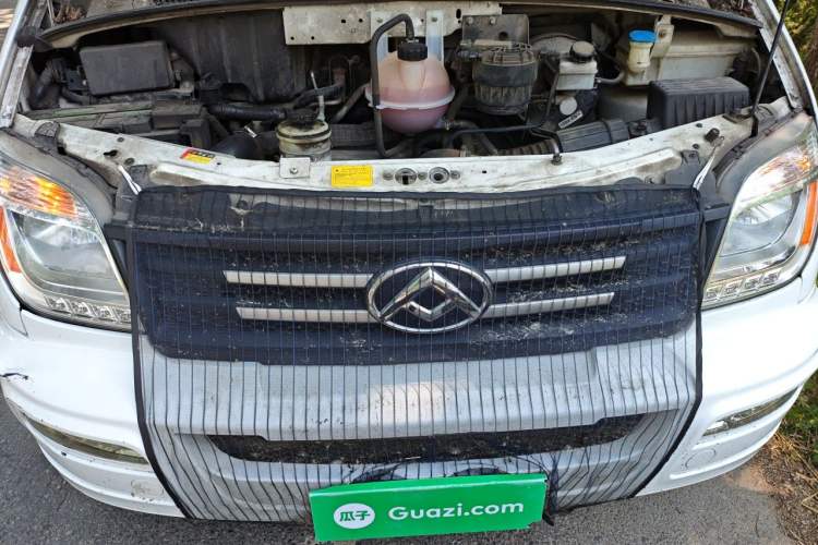 Used SAIC MAXUS Xintu V80 2023 2.0T Manual Classic Aoyuntong Long Wheelbase Mid-Height 6/7/8/9-Seater Engine Bay