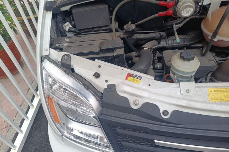 Used SAIC MAXUS Xintu V80 2023 2.0T AMT Classic Aoyuntong Long Wheelbase Mid-Height 6/7/8/9-Seater Engine Bay Right