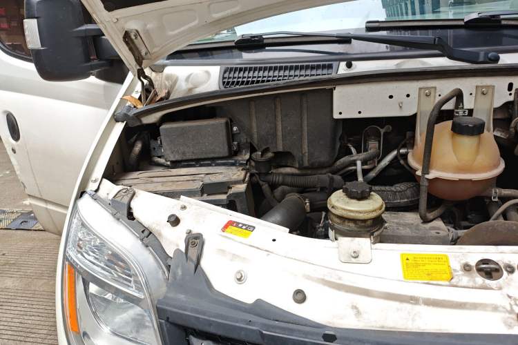Used SAIC MAXUS Xintu V80 2023 2.0T Manual Classic Aoyuntong Long Wheelbase Mid-Height 6/7/8/9-Seater Engine Bay Right
