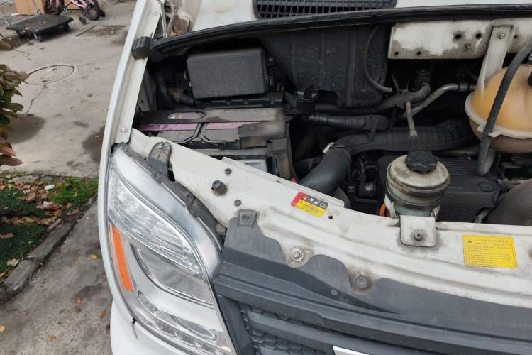 Used SAIC MAXUS Xintu V80  Engine Bay Right