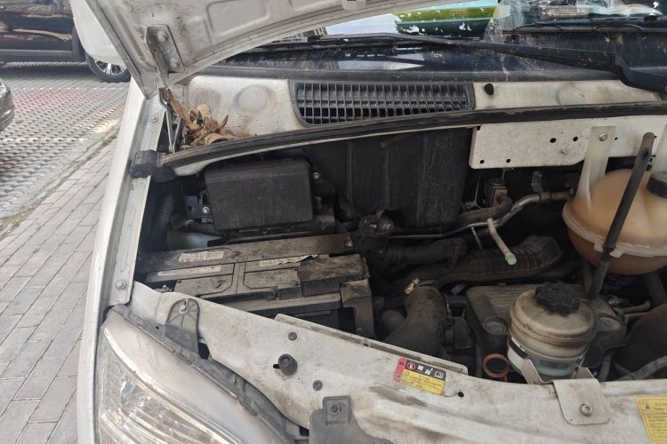 Used SAIC MAXUS Xintu V80  Engine Bay Right