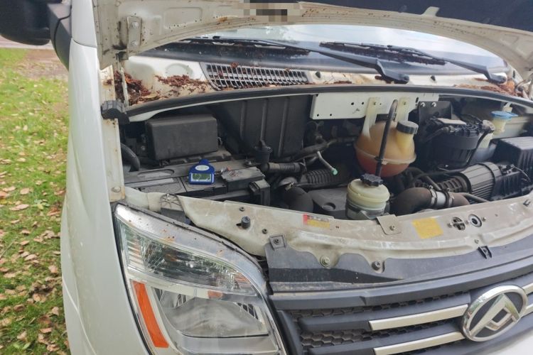Used SAIC MAXUS Xintu V80  Engine Bay Right
