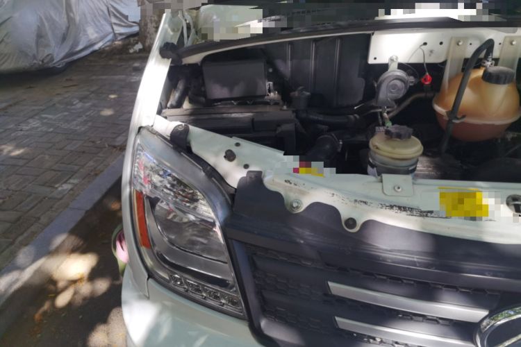 Used SAIC MAXUS Xintu V80  Engine Bay Right