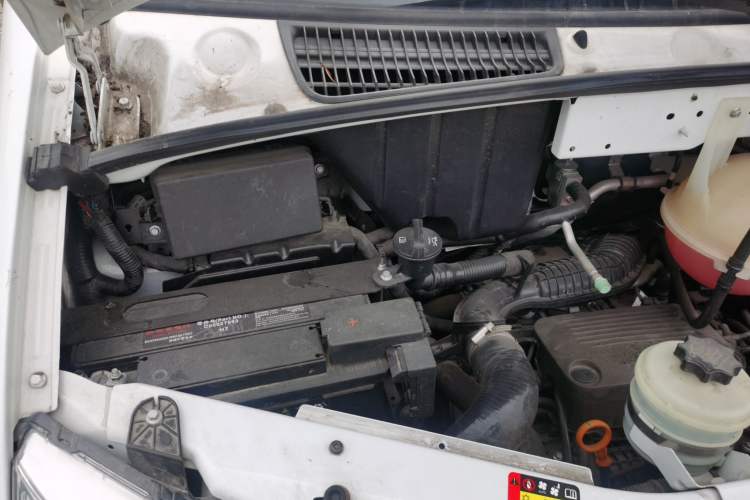 Used SAIC MAXUS Xintu V80  Engine Bay Right