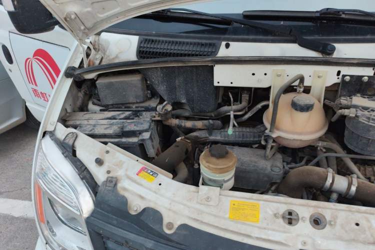 Used SAIC MAXUS Xintu V80 2023 2.0T Manual Classic Aoyuntong Long Wheelbase Mid-Height 6/7/8/9-Seater Engine Bay Right