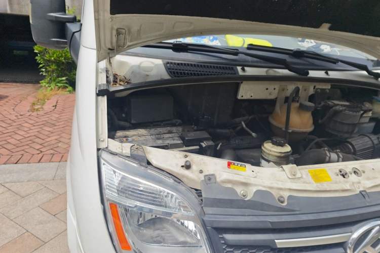 Used SAIC MAXUS Xintu V80  Engine Bay Right