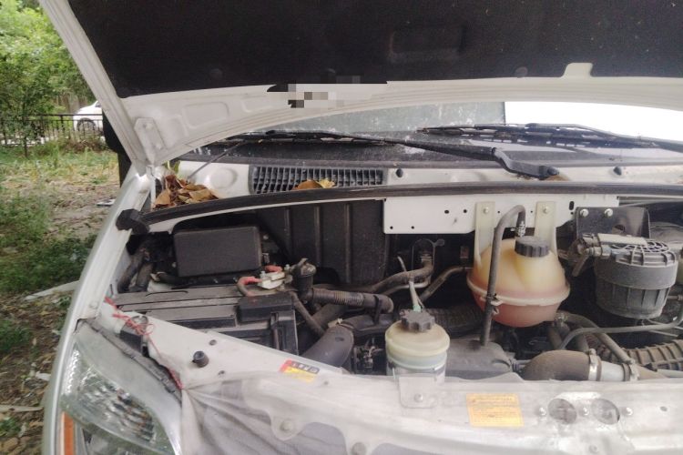 Used SAIC MAXUS Xintu V80 2023 2.0T AMT Classic Aoyuntong Long Wheelbase Mid-Height 6/7/8/9-Seater Engine Bay Right